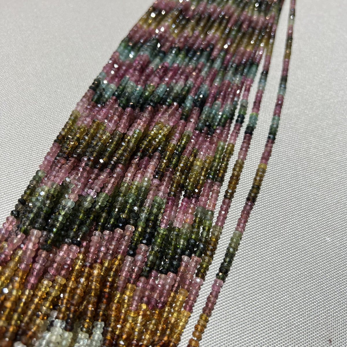 Sirag turmalina multicolor discuri 3-4mm 33cm