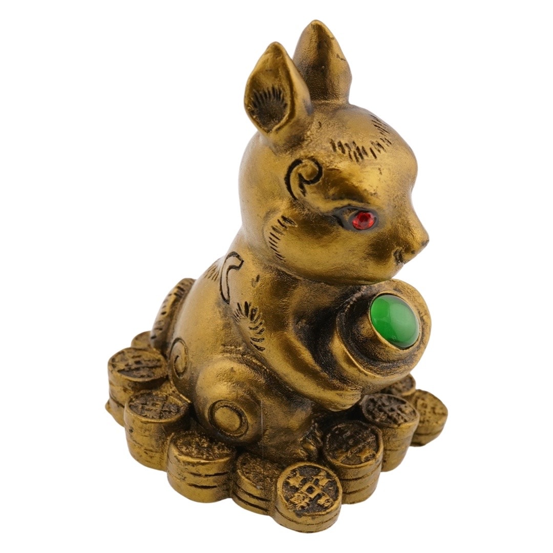 Statueta feng shui din rasina cu iupure pe monede cu pepita si piatra verde 68cm - 1 | YEO