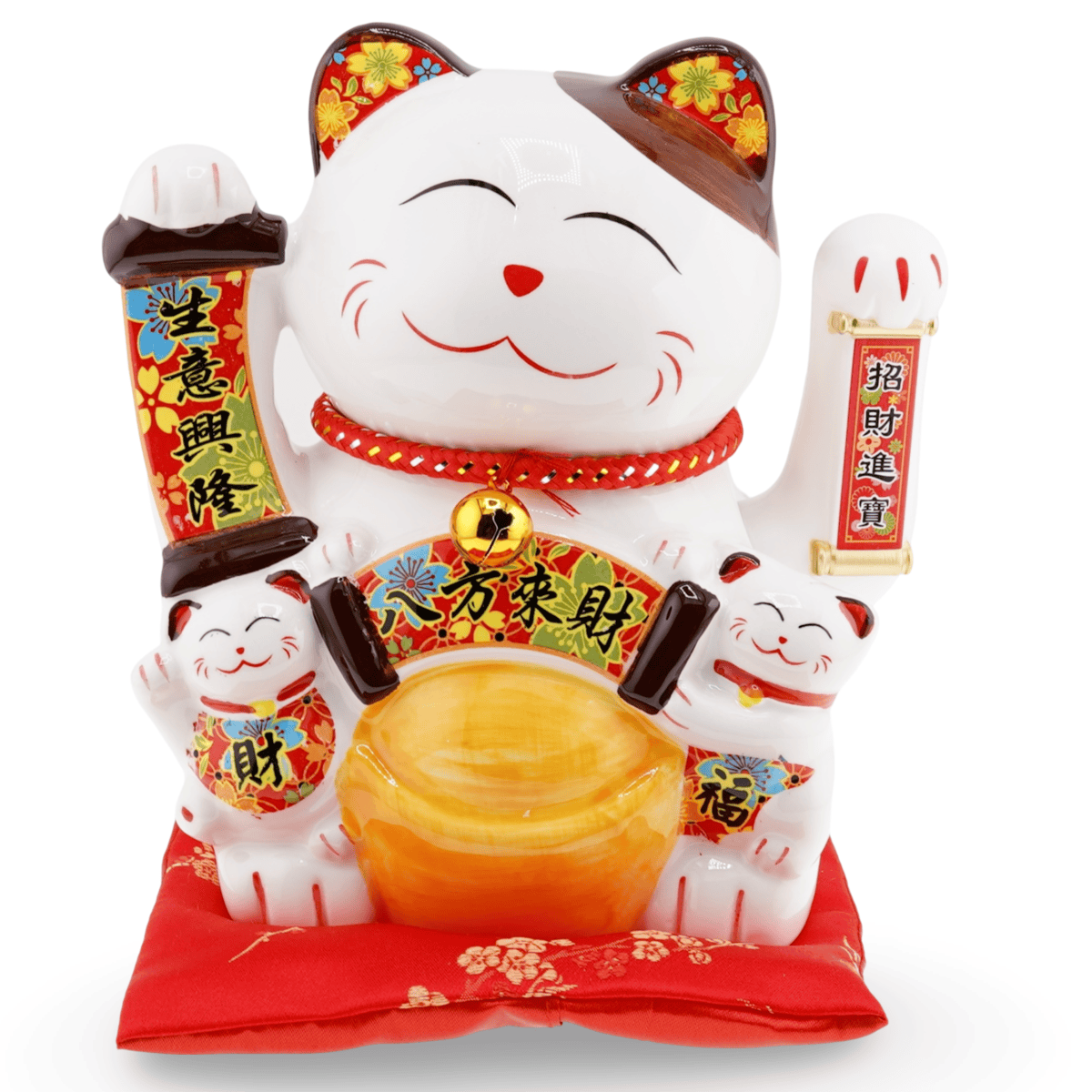 Pisica norocoasa maneki neko alba din ceramica pe perna cu doi pui si pepita - 18cm